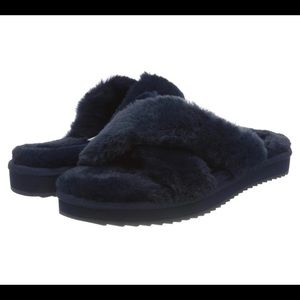 UGG KOOLABURRA INSIG BLUE SLIP ON SLIPPERS W/BOX